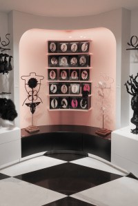 Rebecca Fabulatrice, Chantal Thomass