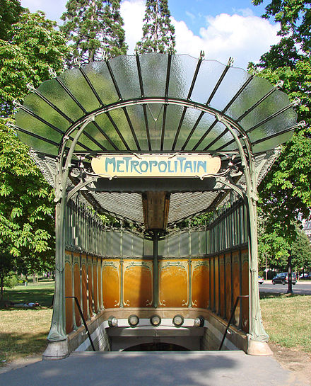La_station_art_nouveau_de_la_porte_Dauphine_(Hector_Guimard)