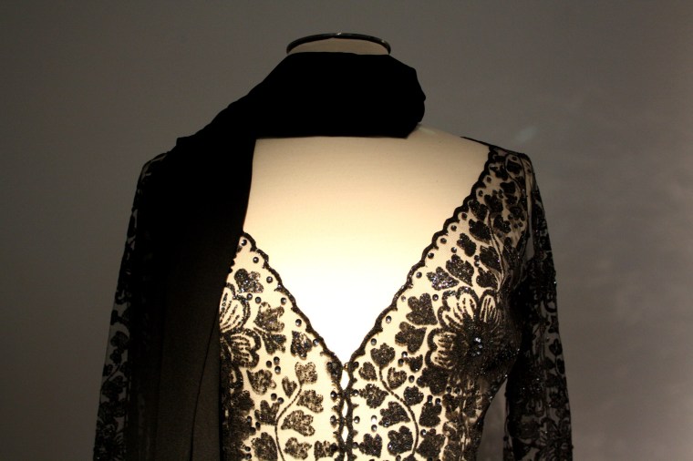 Détails vêtements Claudia Cardinale