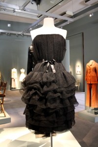 Petite Robe noire bouffante Claudia Cardinale