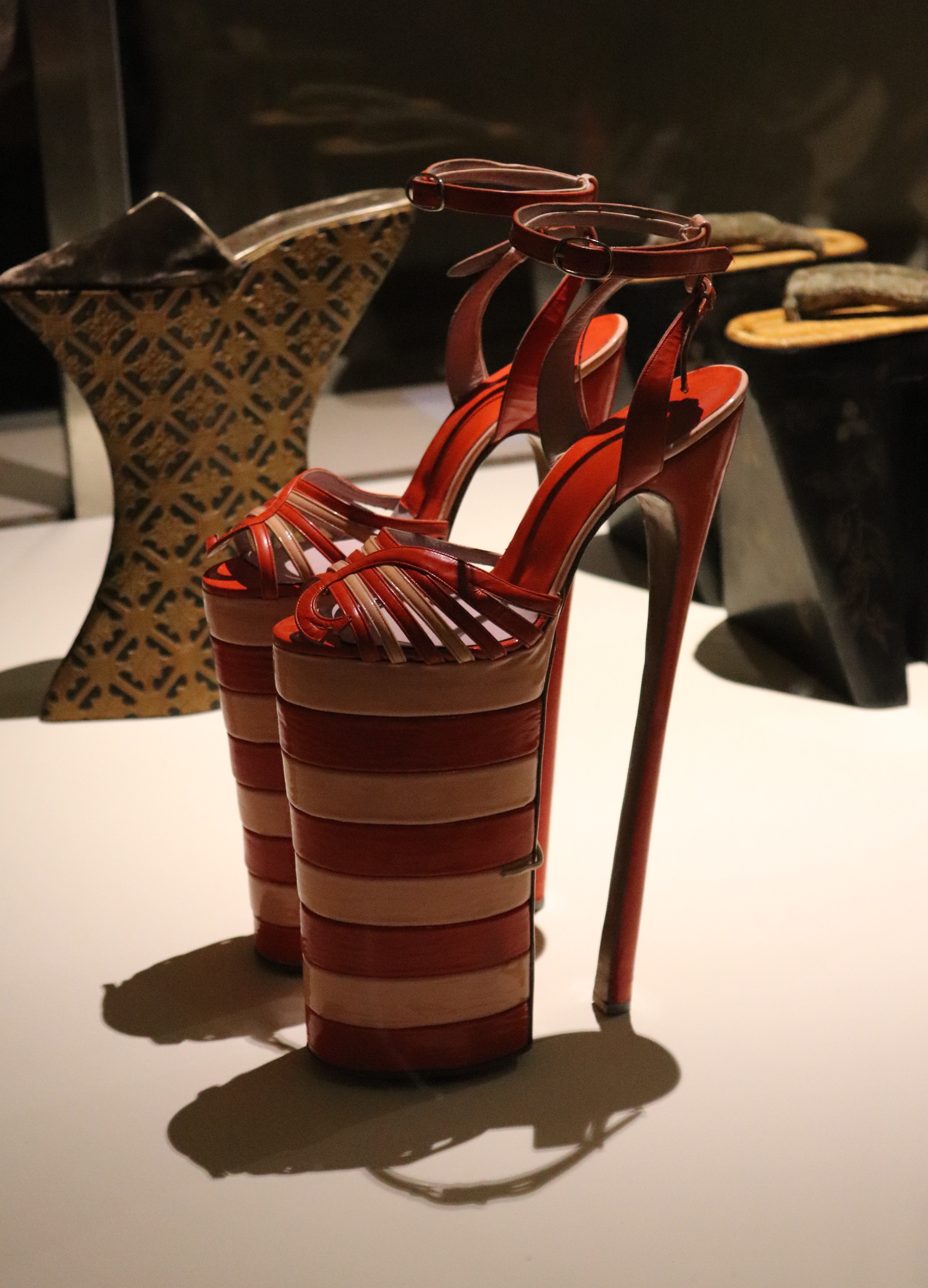 Marche et Démarche, une histoire de la chaussure