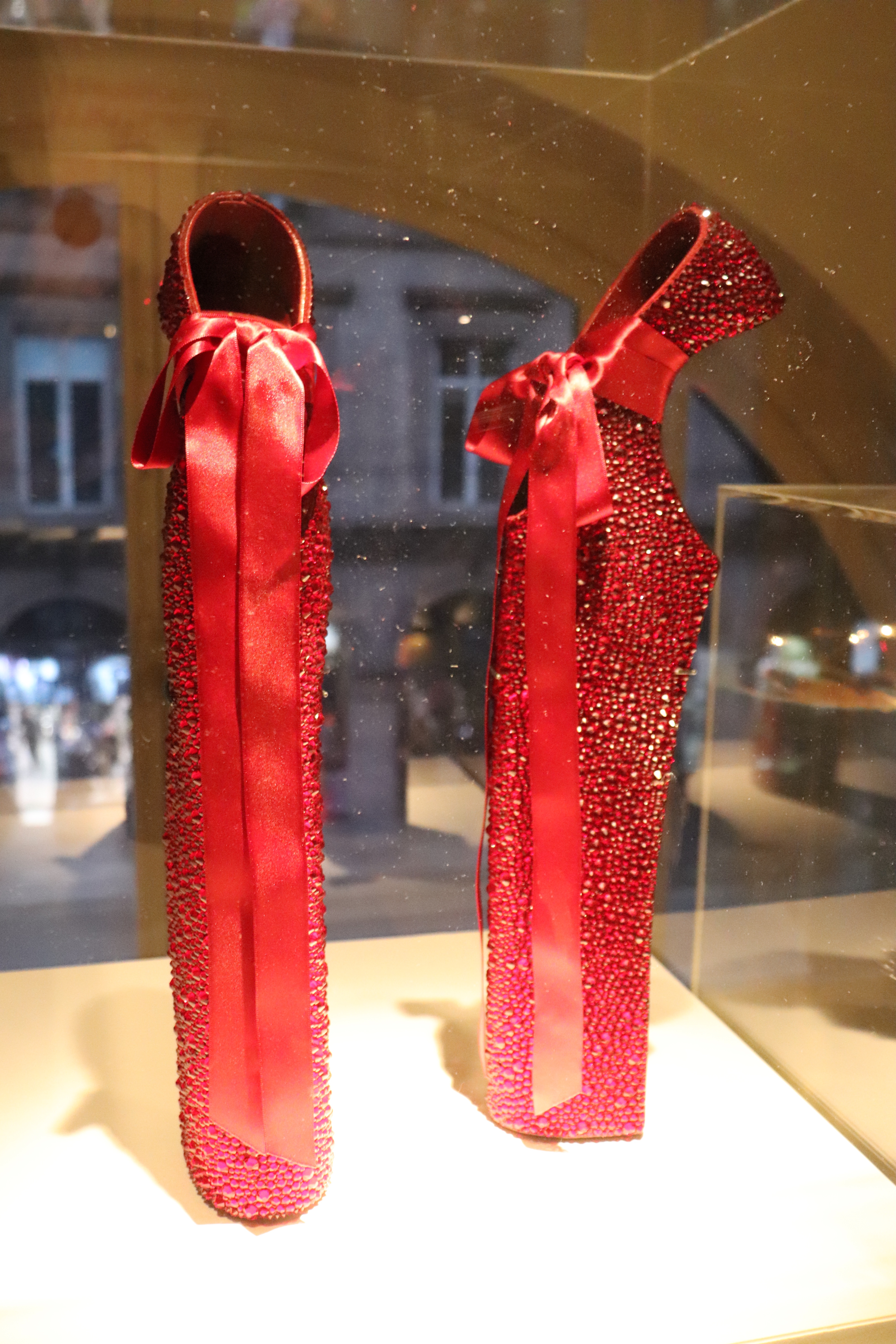 Marche et Démarche, une histoire de la chaussure au Musée des Arts Décoratifs