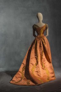 Fashion Forwards, trois siècles de mode, au musée des arts décoratifs