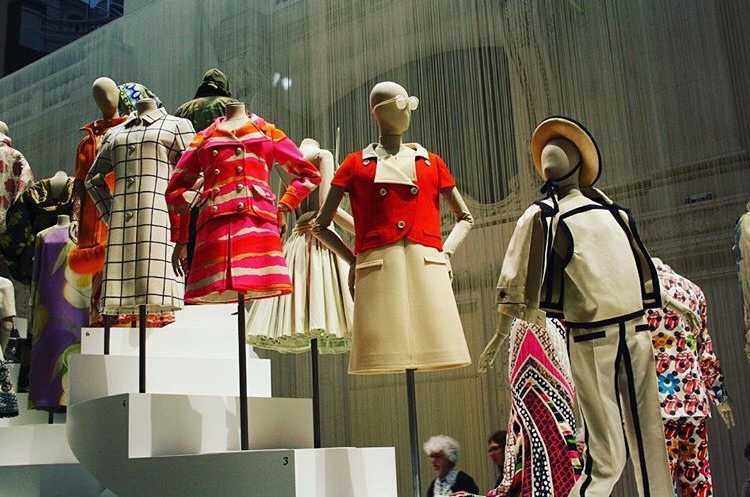 Fashion Forwards, trois siècles de mode, au musée des arts décoratifs