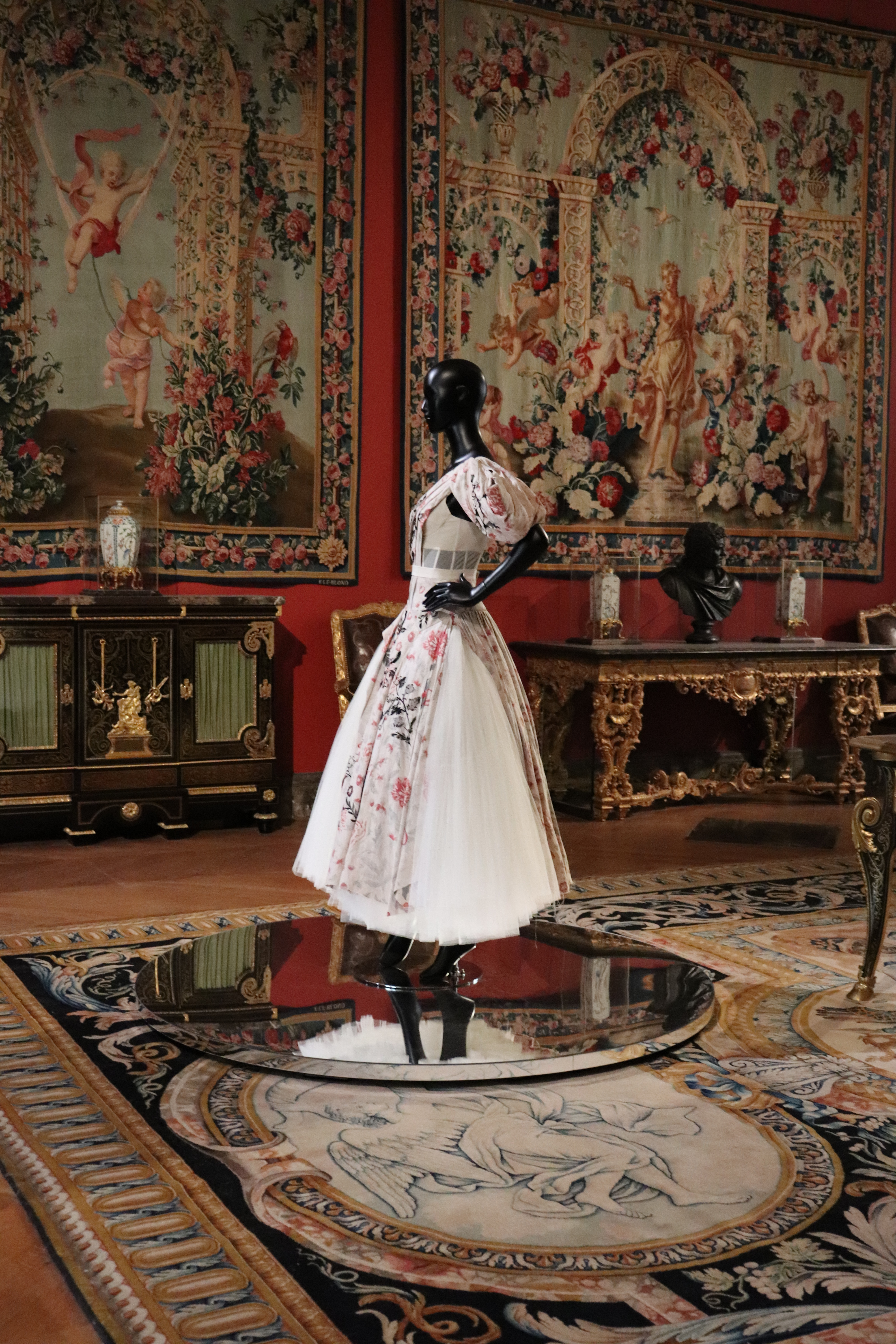 Louvre Couture: L'art de la Mode au Musée – Une Brève Histoire d'Art, image size:4000x6000